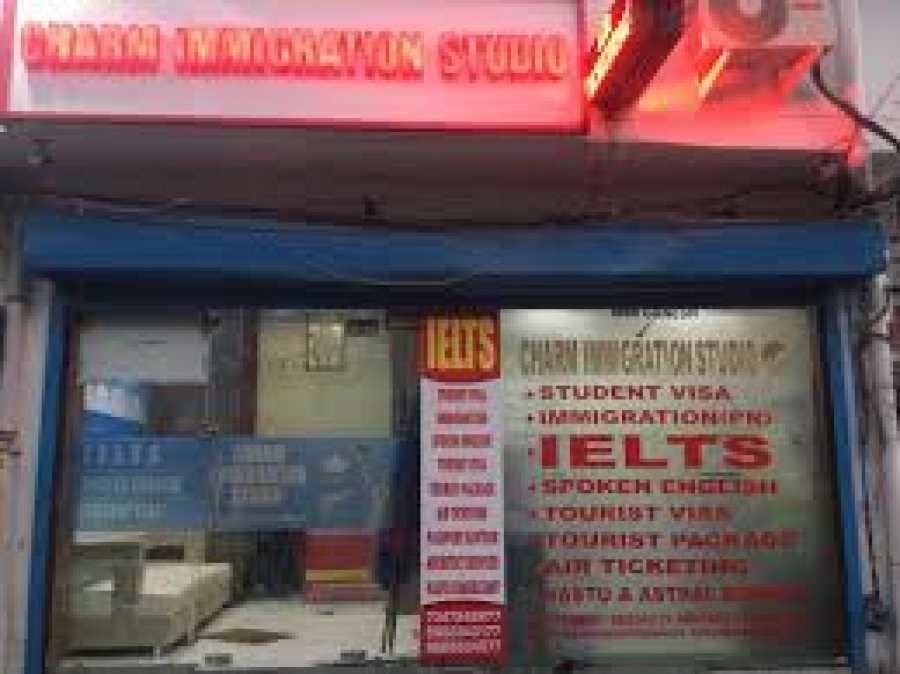 Charm immigration studio